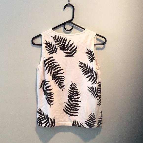 Kate Hill Medium Black Gray White Leaf Print Tank - Picture 2 of 2